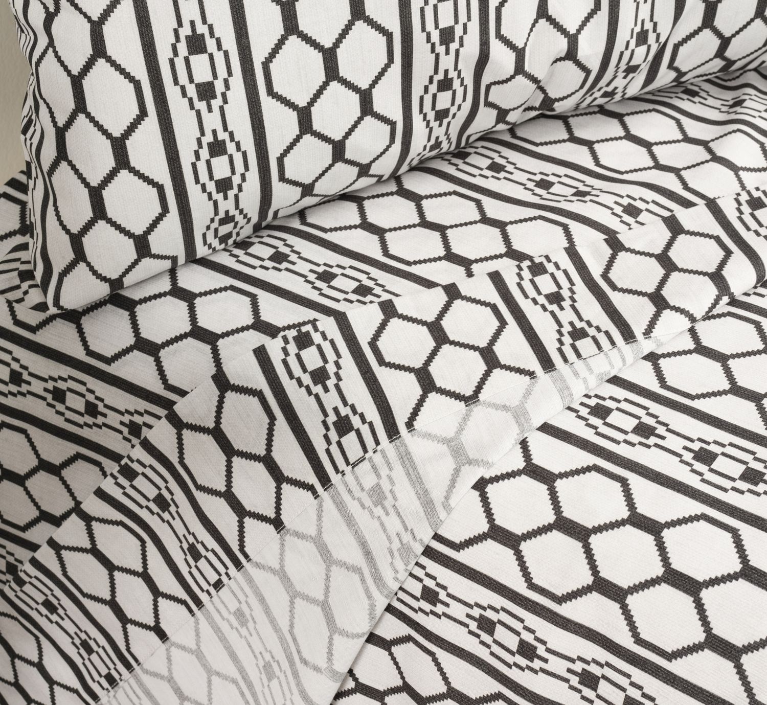 BK-Akassi-noir-blanc-3